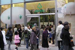2007年1月に表参道ヒルズでおこなった。『Sustainable Forest Gallery』外観の様子。