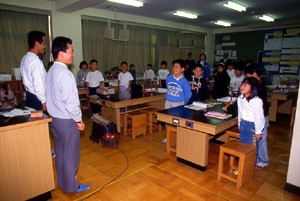 林研グループ員による小学校での森林教育(埼玉)